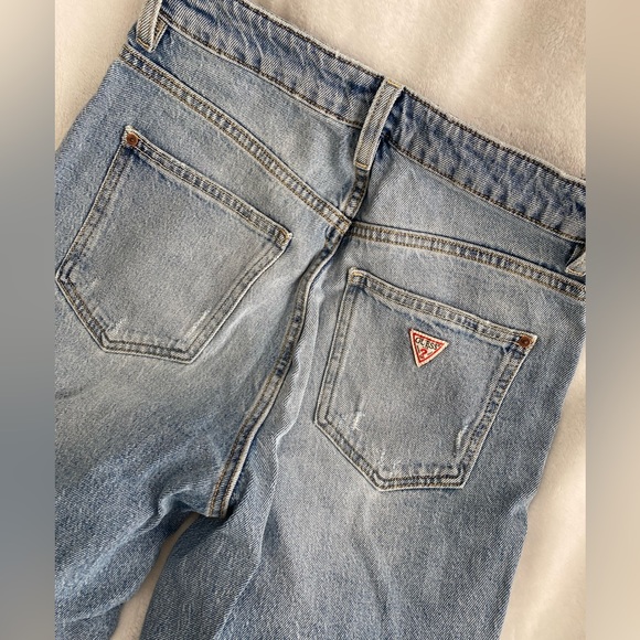 GUESS MOM JEANS LIGHT BLUE DENIM - Picture 4 of 5